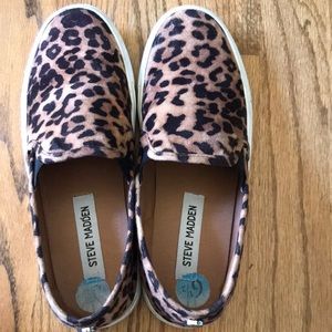 I am selling Steve Madden leopard sneakers
